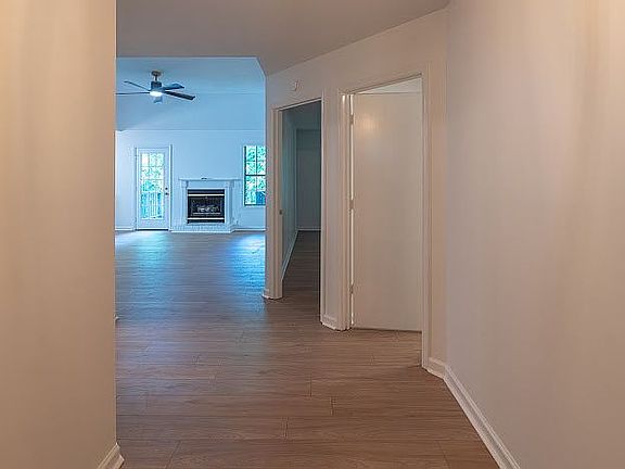 4th image of 208 Valley Dr