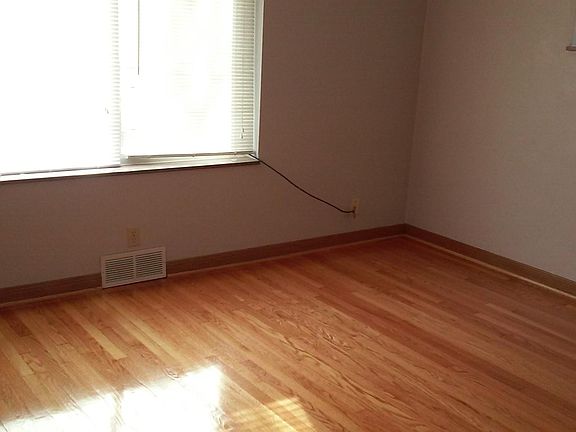 5th image of 5938 Nagel Ave