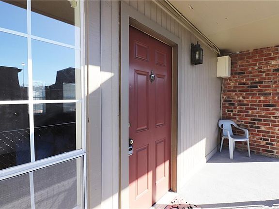 2nd image of 2511 Metairie Lawn Dr #113
