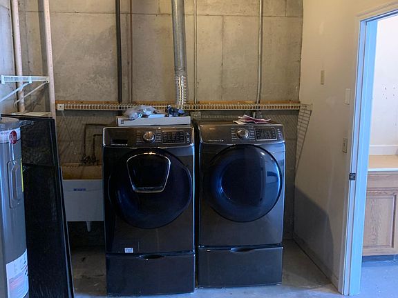 4th image of 556 1/2 Hoge Ave