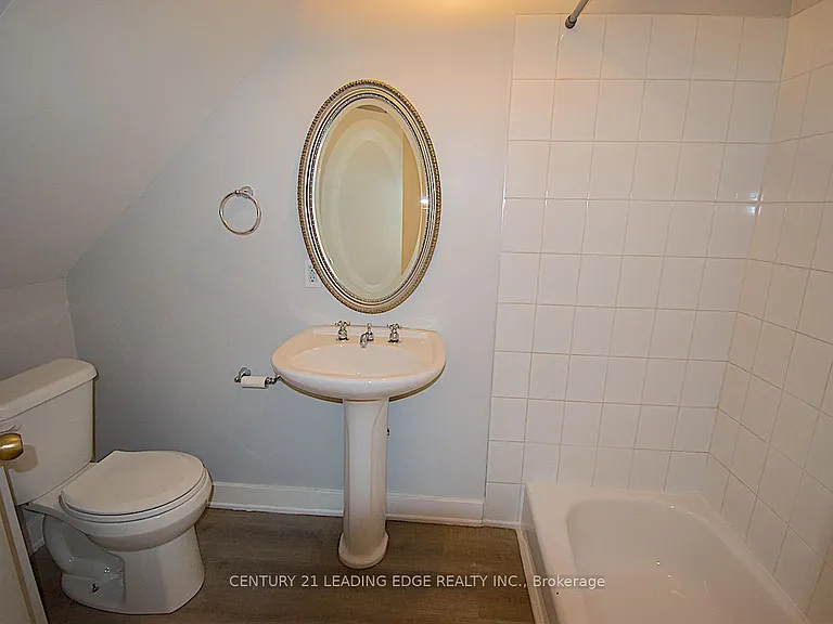 260 Dupont St #A — Photo 5