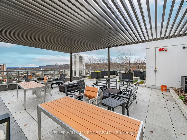 212 King William St E #418 — Photo 37