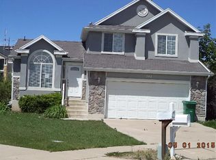 242 W Meadow Brook Ct, Layton, UT 84041