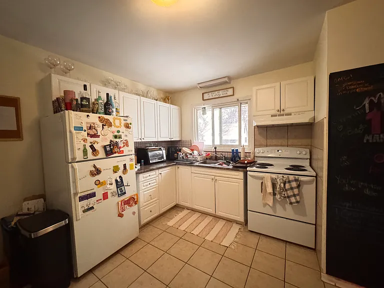 105 Marshall St — Photo 3