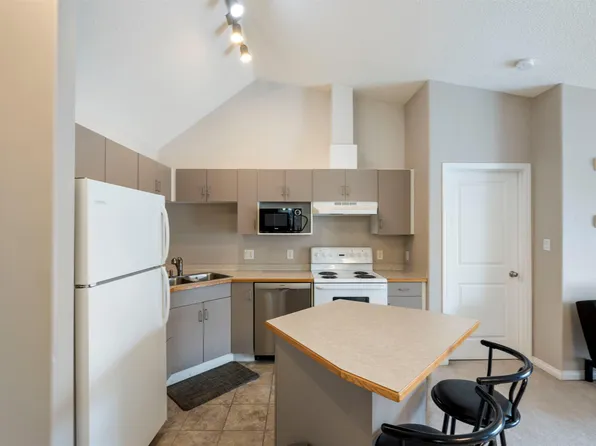 11325 83rd St NW #513, Edmonton, AB T5B 4W5