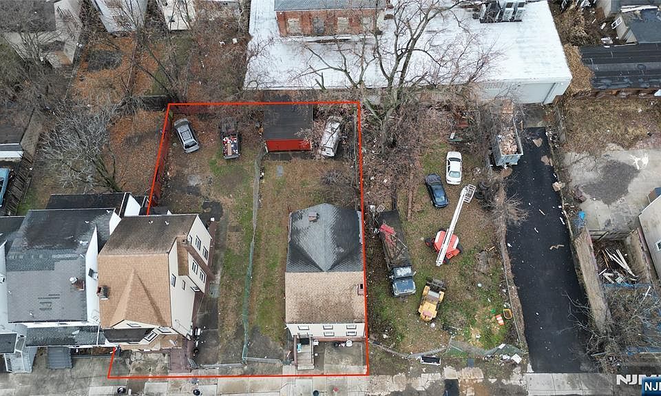 1st image of 117-121 E Holsman St