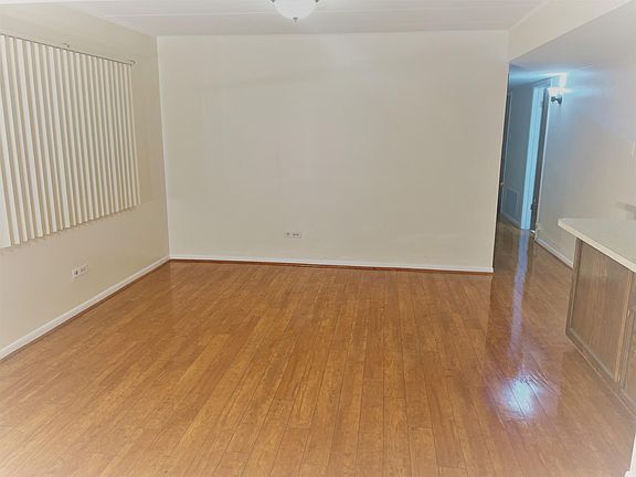 4th image of 10924 Kilpatrick Ave #2S