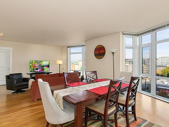 3rd image of 699 John St Unit 620