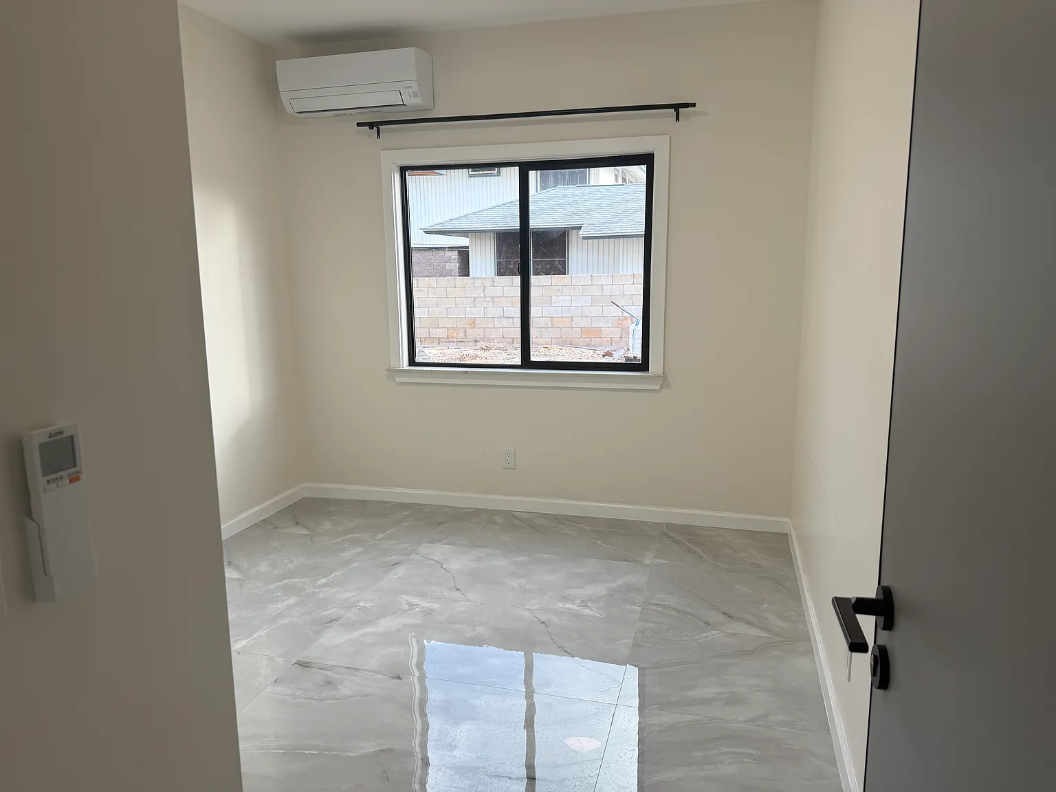 2 bed, 750 sqft, $3,200 — Photo 4