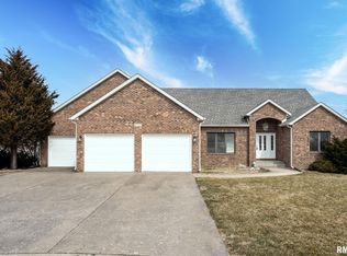 4519 Fairhaven Rd, Davenport, IA 52807