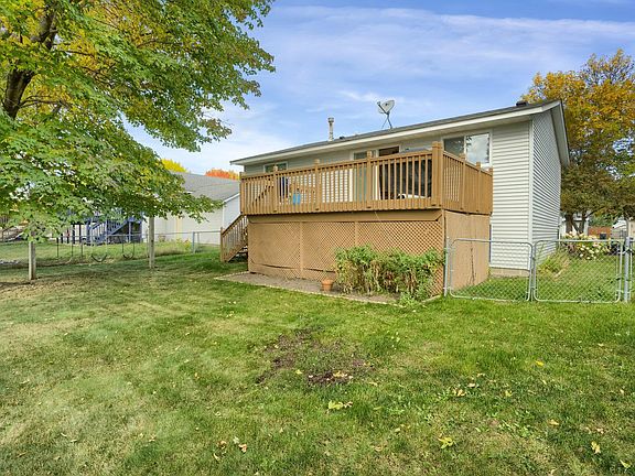 4th image of 18273 Emerald Trl