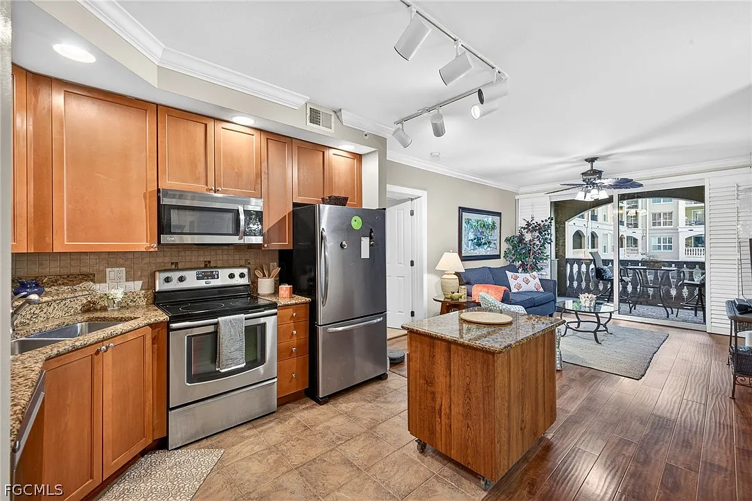 2 bed, 2.5 bath, 1003 sqft, $2,250 — Photo 4