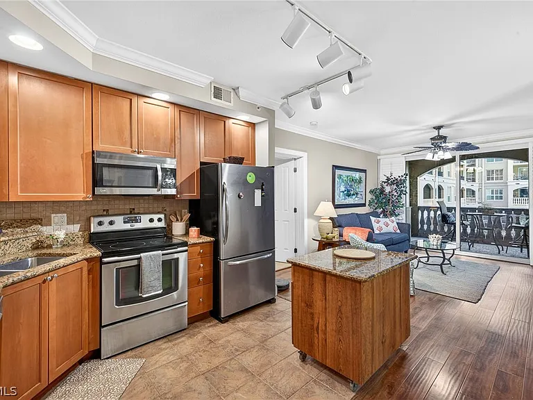 2825 Palm Beach Blvd #215 — Photo 4
