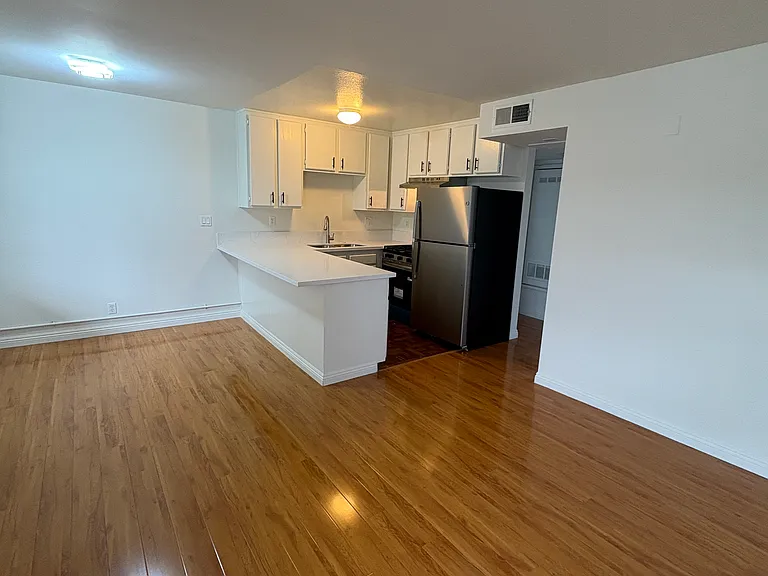 1050 Raymond Ave #204 — Photo 7