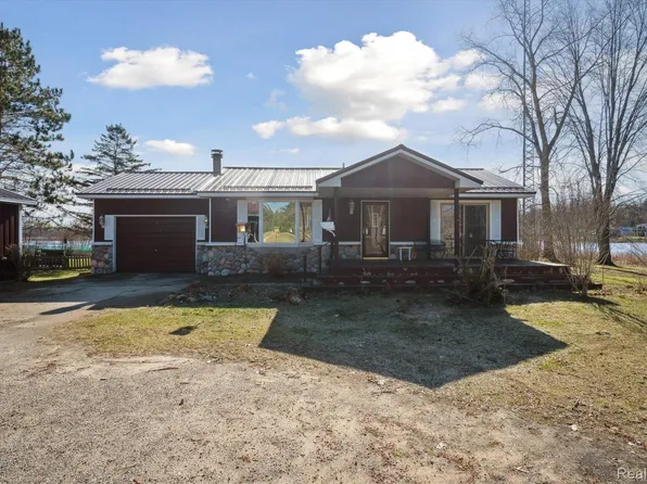 1901 Beach Dr, Crystal, MI 48818