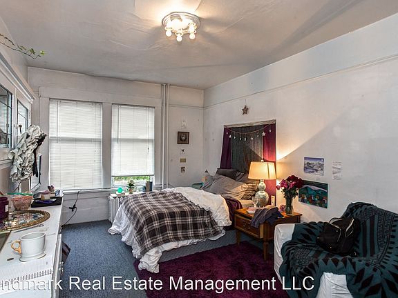3rd image of 222 N Commercial St #8355468