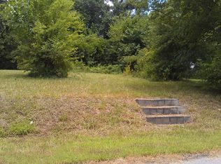 913 Willow Ave, Eden, NC 27288