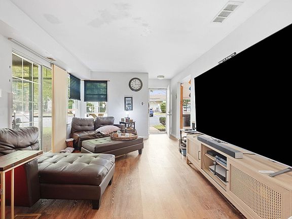 3rd image of 18 Waterview Dr #18