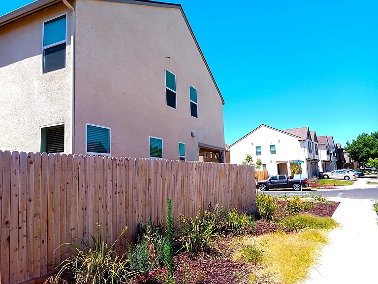 4244 Rutherford Ave — Photo 20