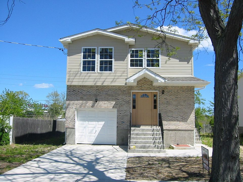 93 Nassau Ln.
