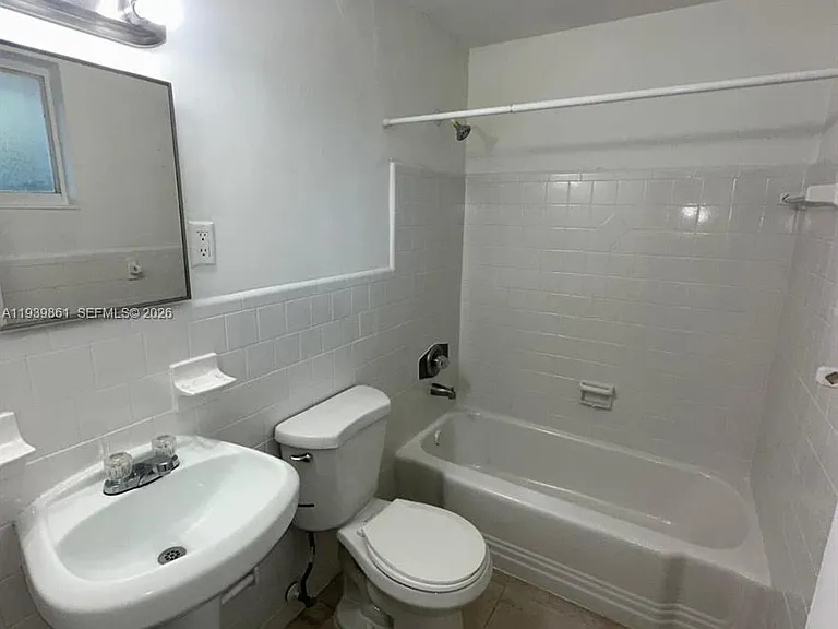 101 NW 29th Ave #4 — Photo 8