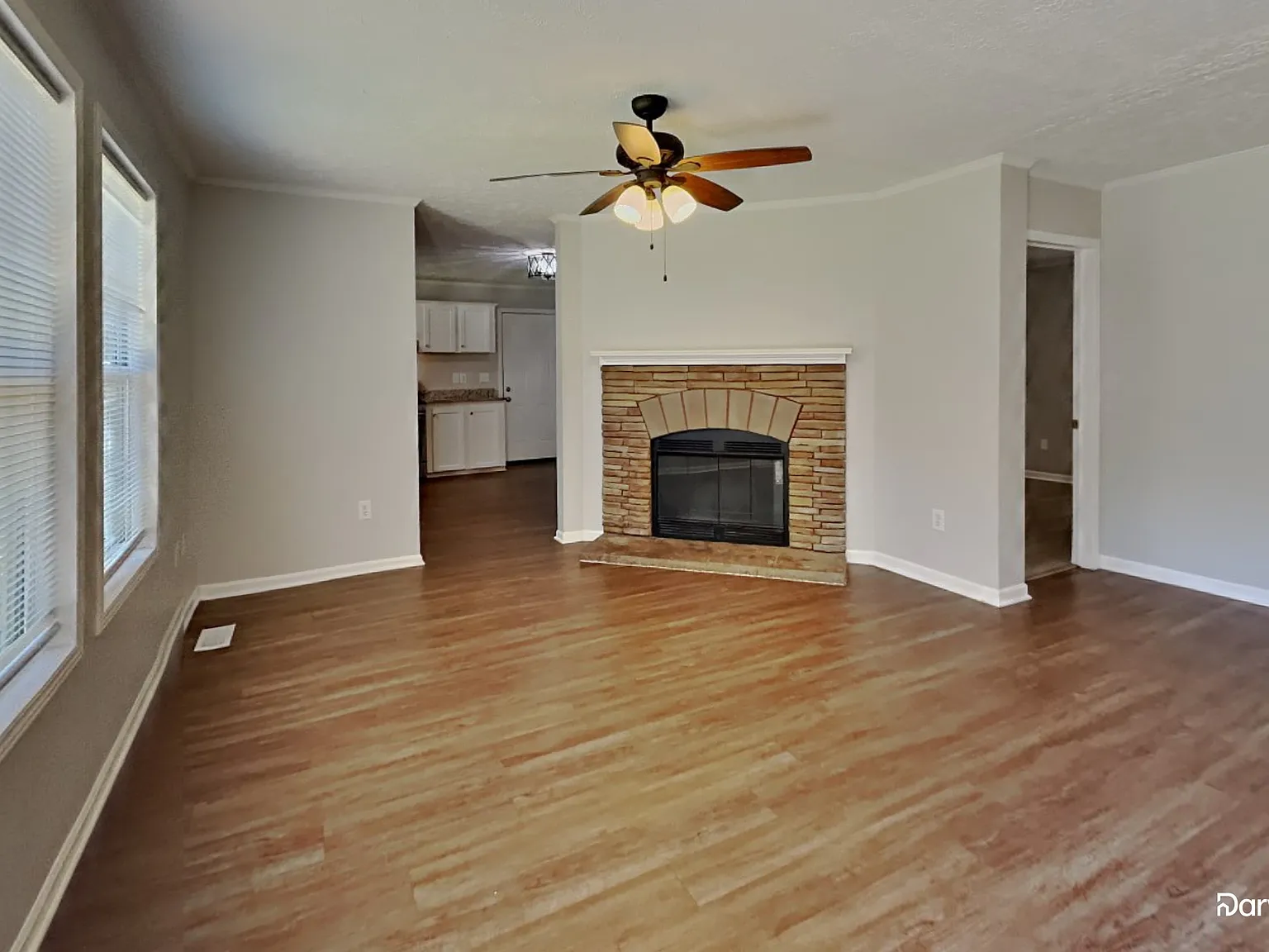 3 bed, 2.0 bath, 1161 sqft, $1,805 — Photo 4