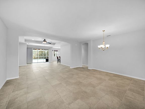 4th image of 271 Destiny Cir
