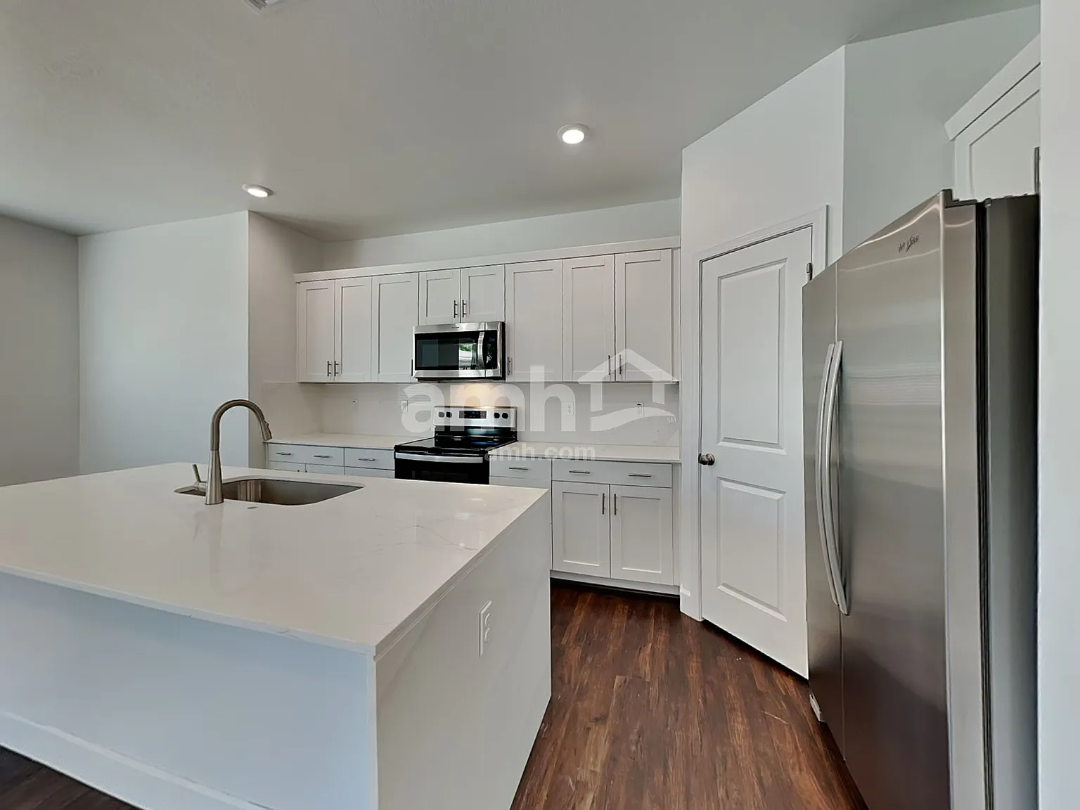 3 bed, 2.0 bath, 1452 sqft, $2,205 — Photo 3