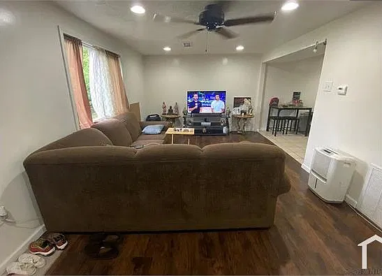 3 bed, 1150 sqft, $1,100 — Photo 4
