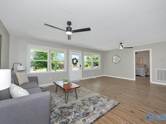 5th image of 223 Sanderson Rd