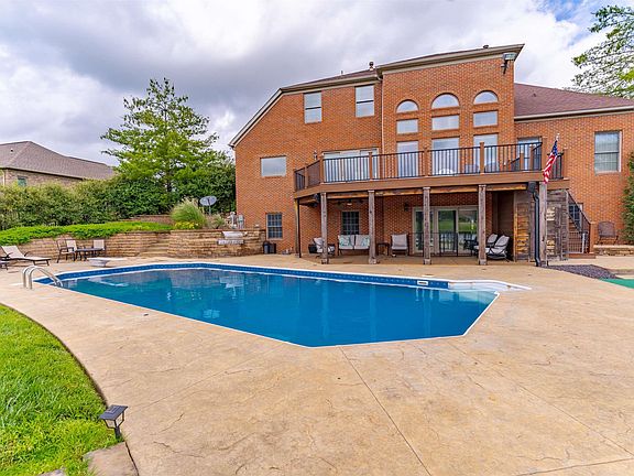 3rd image of 5811 Woodbridge Trl