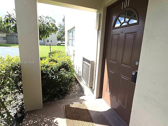 3rd image of 601 NW 79th Ave APT 101