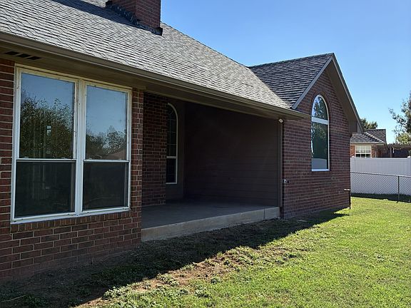 2nd image of 2500 Southlawn Dr