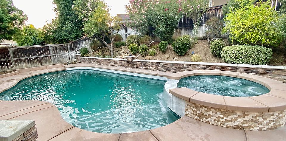 2nd image of 39807 Wellsley Ct