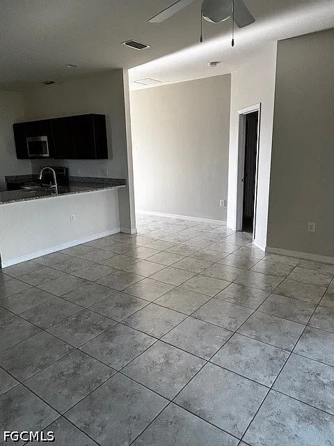3 bed, 2.0 bath, 1501 sqft, $1,900 — Photo 3