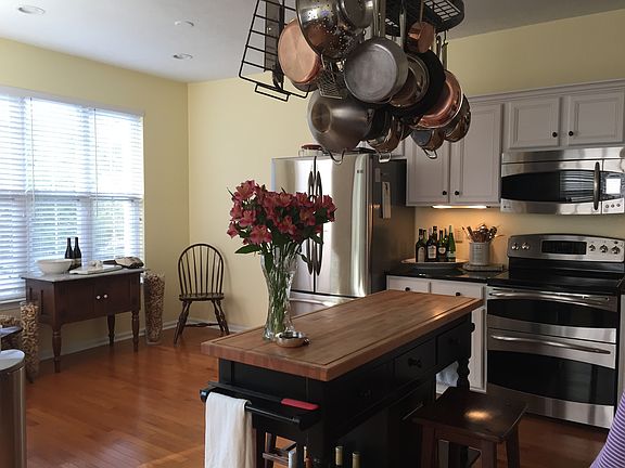 3rd image of 912 N Waterford Ln