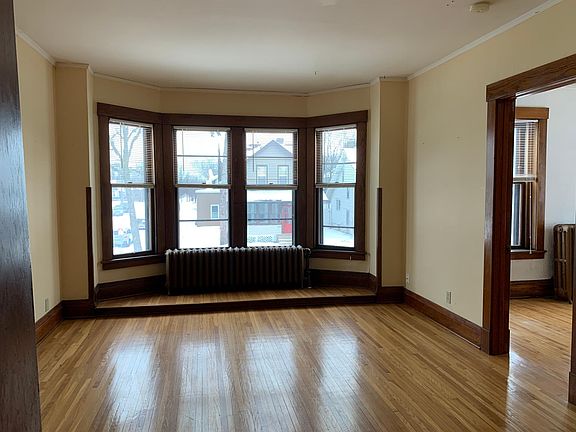 4th image of 594 Griggs St N