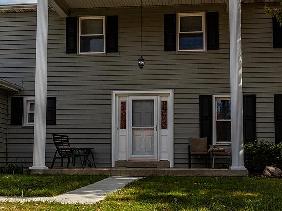 3rd image of 7622 Whitehall Cir W