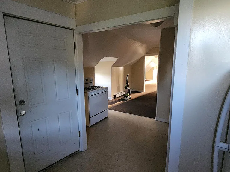 240 Maple St #3 — Photo 9