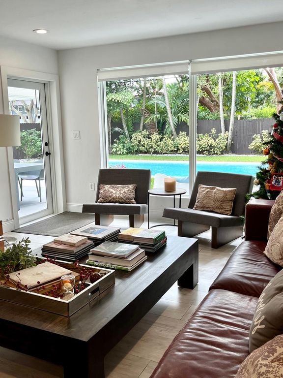 5876 SW 77th Ter, South Miami, FL 33143