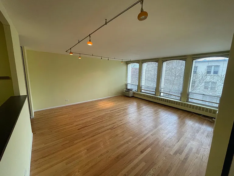 1450 E 55th Pl #318S — Photo 2