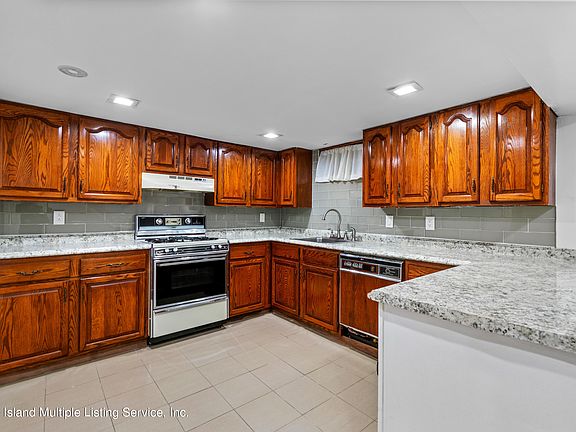 5th image of 54 Suffolk Ave