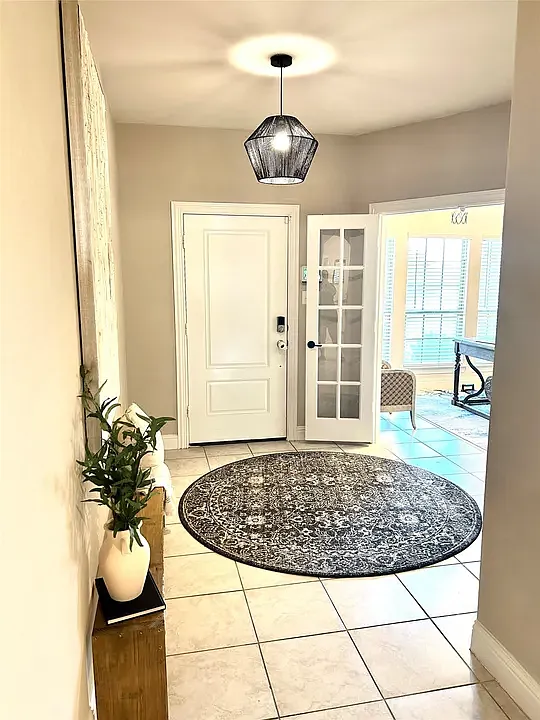3 bed, 1882 sqft, $2,295 — Photo 2