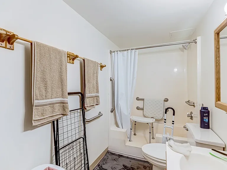 Sweetbriar Place Apartments — Photo 2