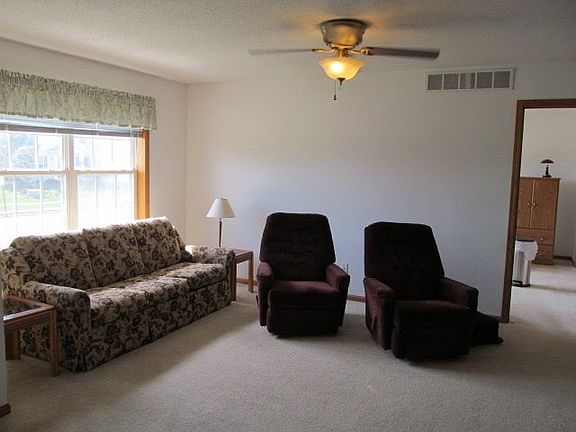 2nd image of 612 Eastwood Dr