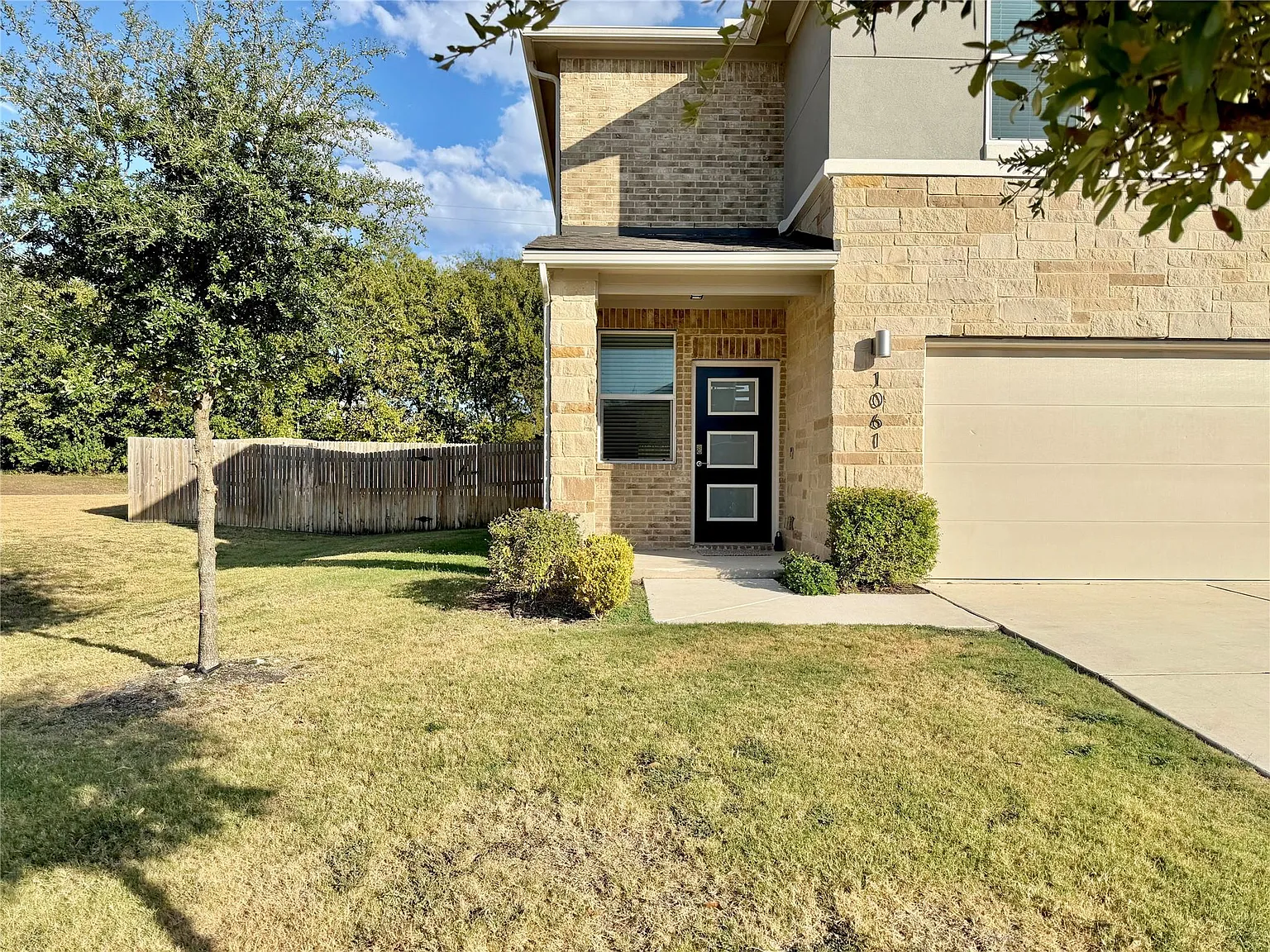 3 bed, 2.5 bath, 1979 sqft, $2,295 — Photo 4