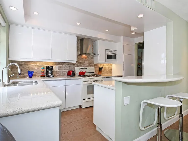 4531 Chateau Dr — Photo 15