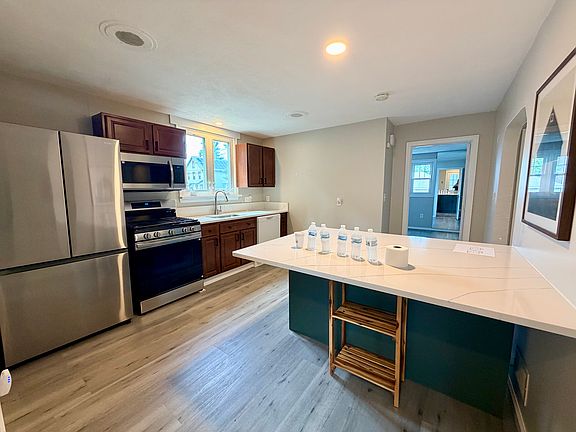 3rd image of 4 Six West St #1