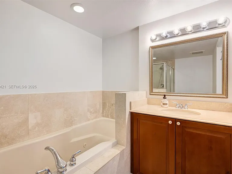 101 Sidonia Ave #404 — Photo 29