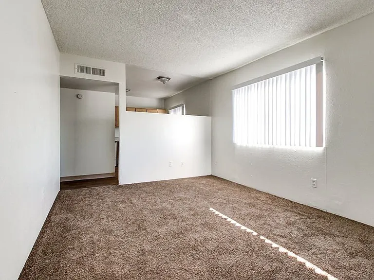 Tamarak Gardens Apartments — Photo 12